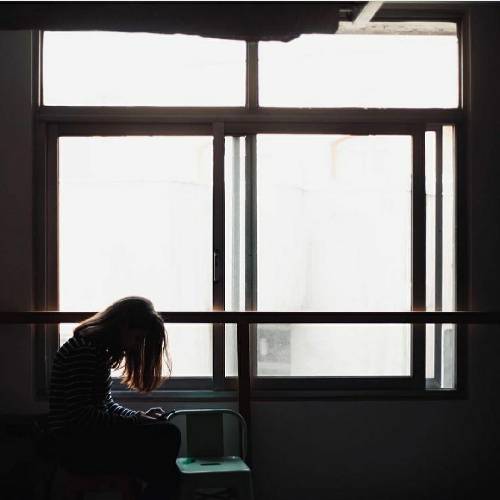 خاله دختر سراغ داری می خوام بیام خواستگاری اینجا تنها و بیزاریم